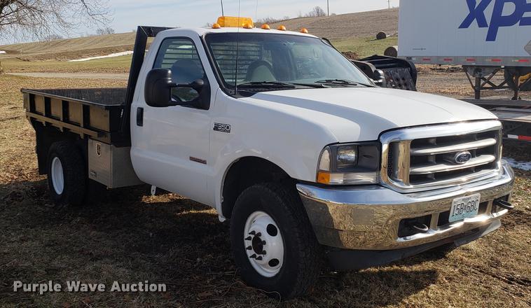 image for item AV9434 2003 Ford F350 Super Duty flatbed pickup truck