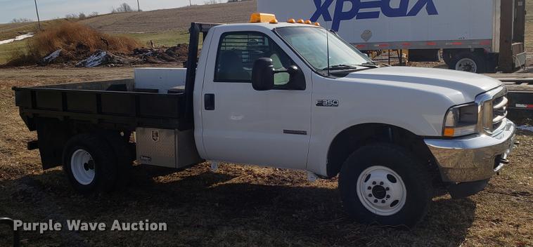 image for item AV9434 2003 Ford F350 Super Duty flatbed pickup truck