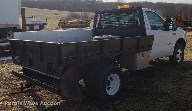 image for item AV9434 2003 Ford F350 Super Duty flatbed pickup truck