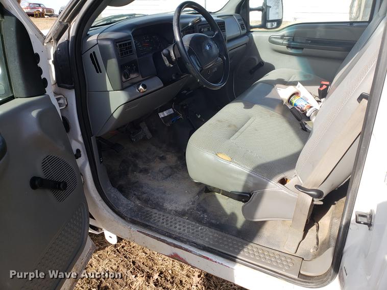 image for item AV9434 2003 Ford F350 Super Duty flatbed pickup truck