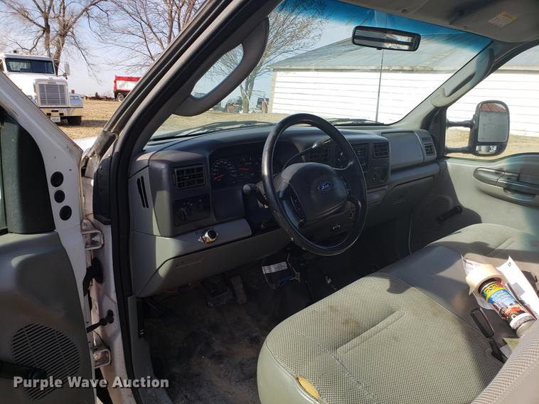 image for item AV9434 2003 Ford F350 Super Duty flatbed pickup truck