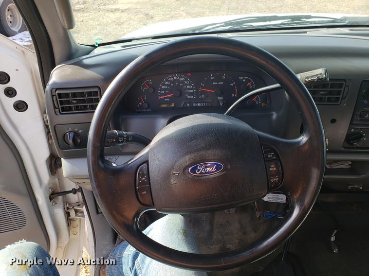 image for item AV9434 2003 Ford F350 Super Duty flatbed pickup truck