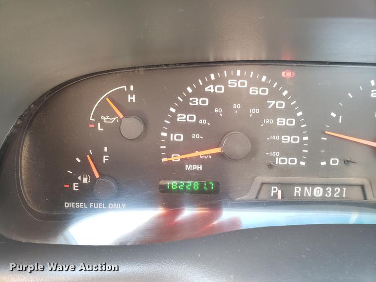 image for item AV9434 2003 Ford F350 Super Duty flatbed pickup truck