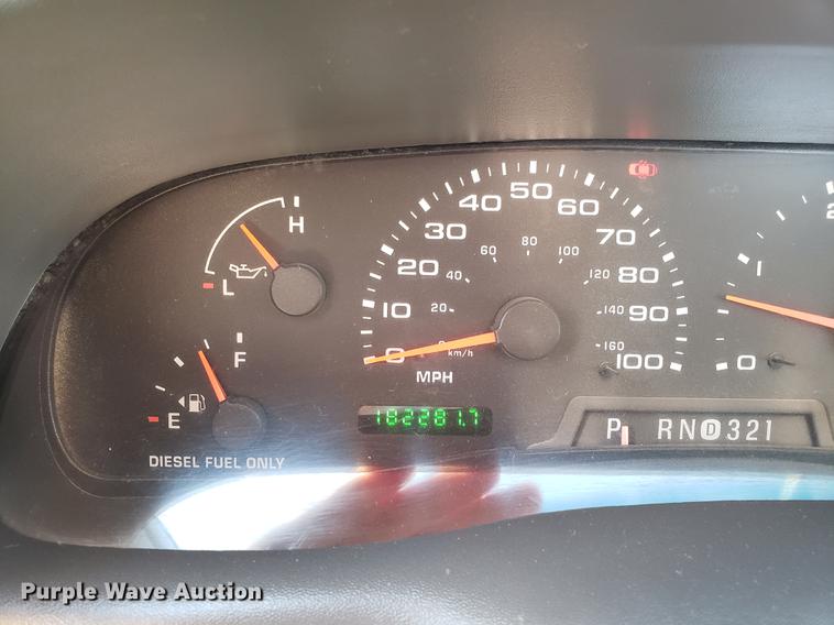 image for item AV9434 2003 Ford F350 Super Duty flatbed pickup truck