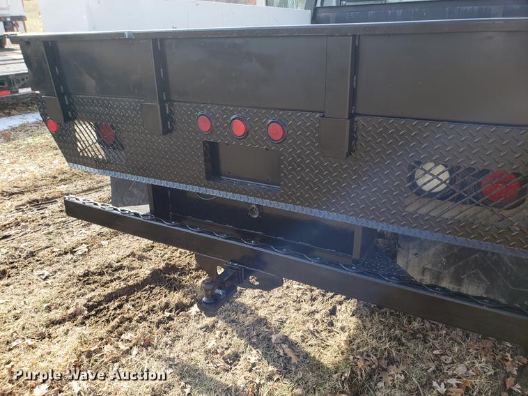 image for item AV9434 2003 Ford F350 Super Duty flatbed pickup truck