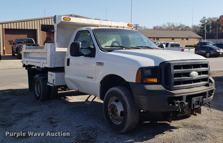 image for item AV9447 2007 Ford F350 Super Duty dump bed pickup truck