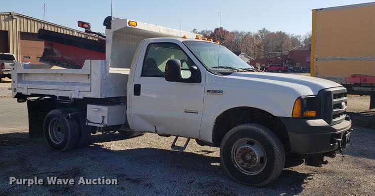 image for item AV9447 2007 Ford F350 Super Duty dump bed pickup truck