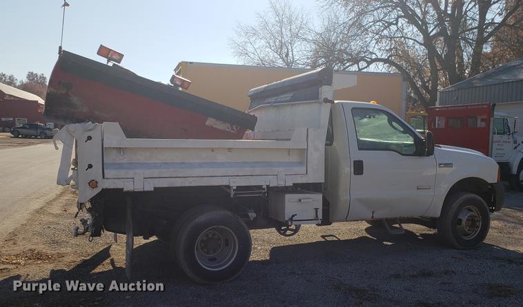 image for item AV9447 2007 Ford F350 Super Duty dump bed pickup truck