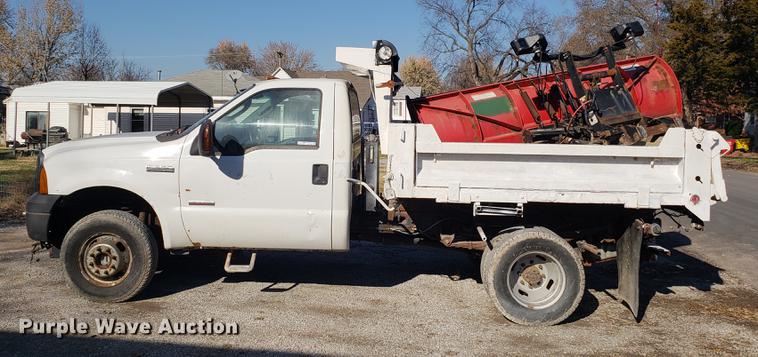 image for item AV9447 2007 Ford F350 Super Duty dump bed pickup truck