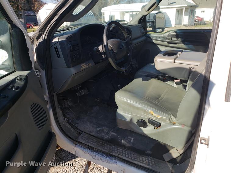 image for item AV9447 2007 Ford F350 Super Duty dump bed pickup truck