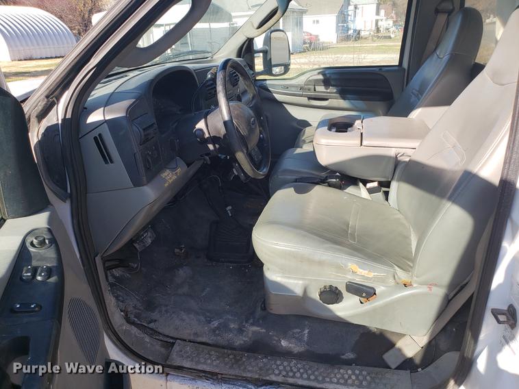 image for item AV9447 2007 Ford F350 Super Duty dump bed pickup truck