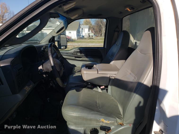 image for item AV9447 2007 Ford F350 Super Duty dump bed pickup truck