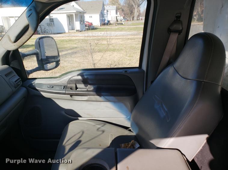 image for item AV9447 2007 Ford F350 Super Duty dump bed pickup truck