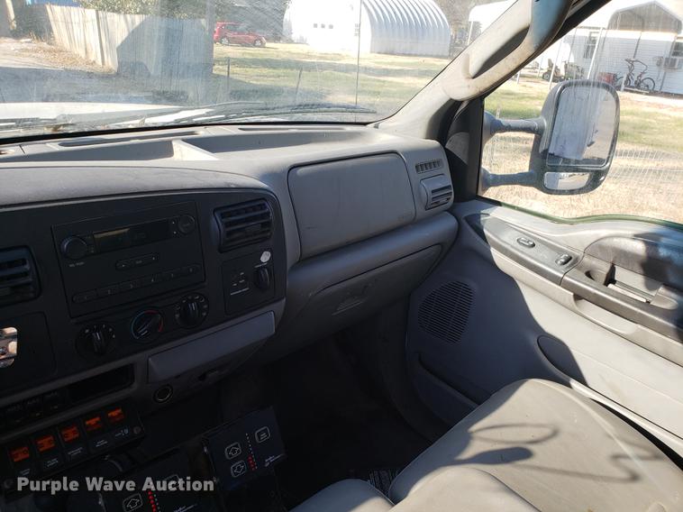 image for item AV9447 2007 Ford F350 Super Duty dump bed pickup truck