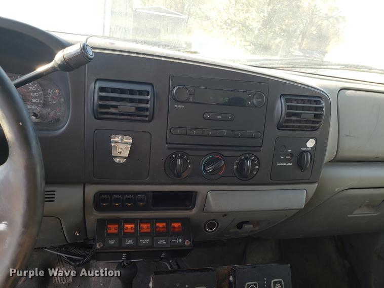 image for item AV9447 2007 Ford F350 Super Duty dump bed pickup truck