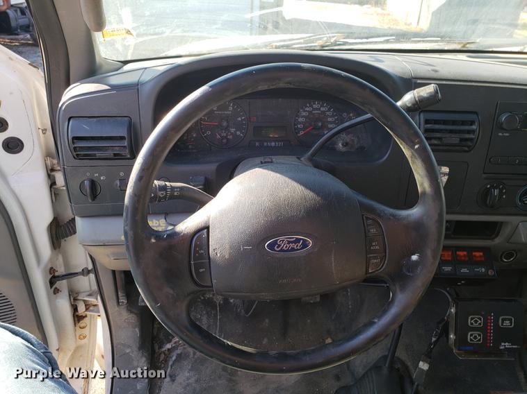 image for item AV9447 2007 Ford F350 Super Duty dump bed pickup truck