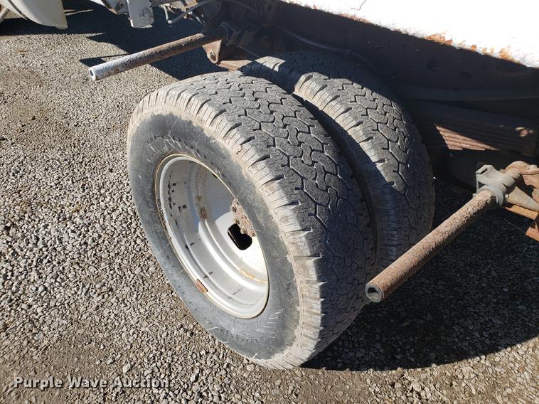 image for item AV9447 2007 Ford F350 Super Duty dump bed pickup truck