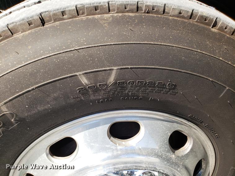 image for item AV9487 2005 Panther Roadmaster RV