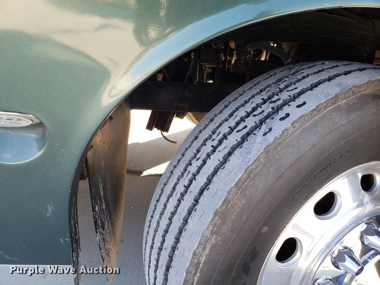 image for item AV9487 2005 Panther Roadmaster RV