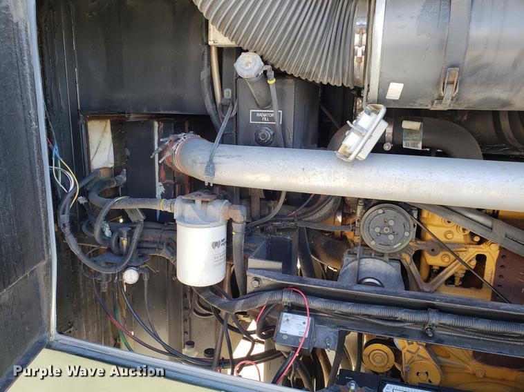 image for item AV9487 2005 Panther Roadmaster RV