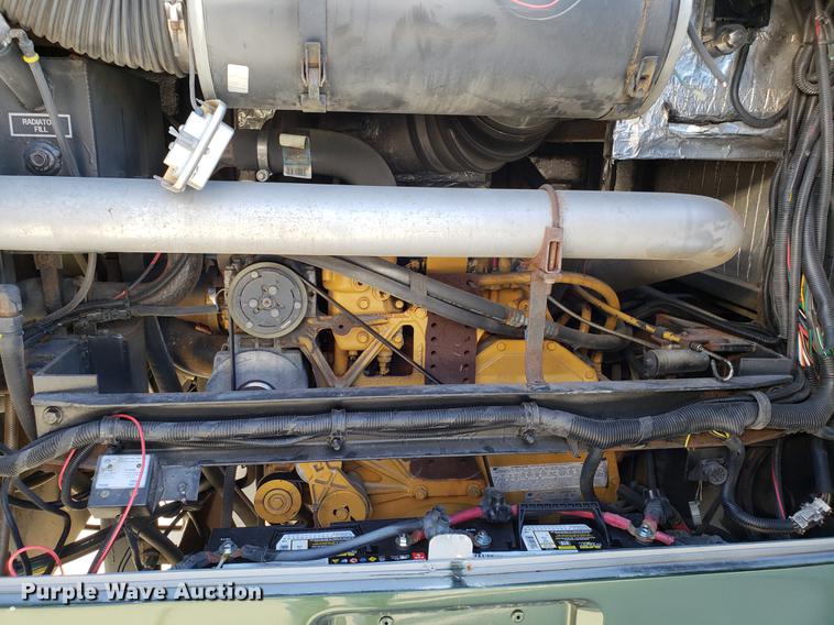 image for item AV9487 2005 Panther Roadmaster RV