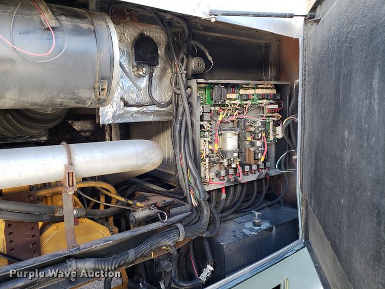 image for item AV9487 2005 Panther Roadmaster RV