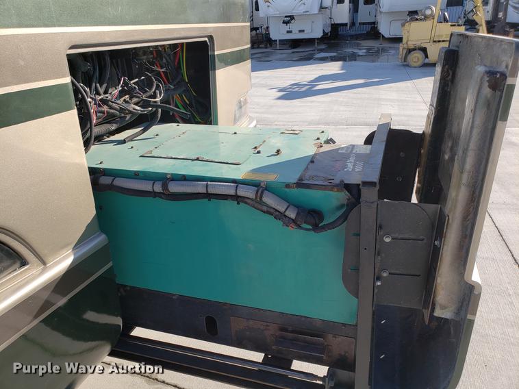 image for item AV9487 2005 Panther Roadmaster RV