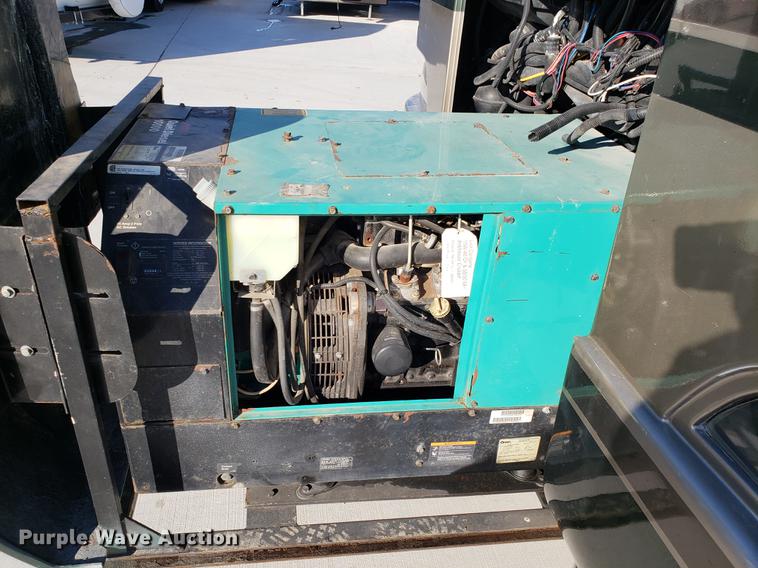 image for item AV9487 2005 Panther Roadmaster RV