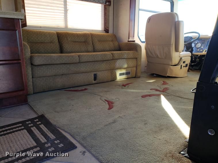 image for item AV9487 2005 Panther Roadmaster RV