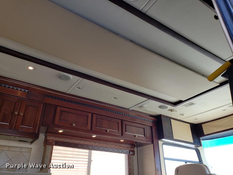 image for item AV9487 2005 Panther Roadmaster RV