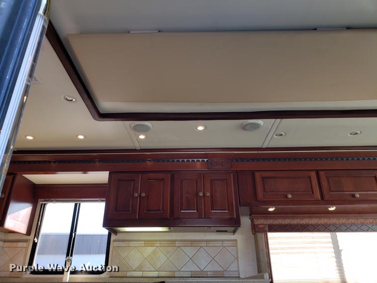 image for item AV9487 2005 Panther Roadmaster RV