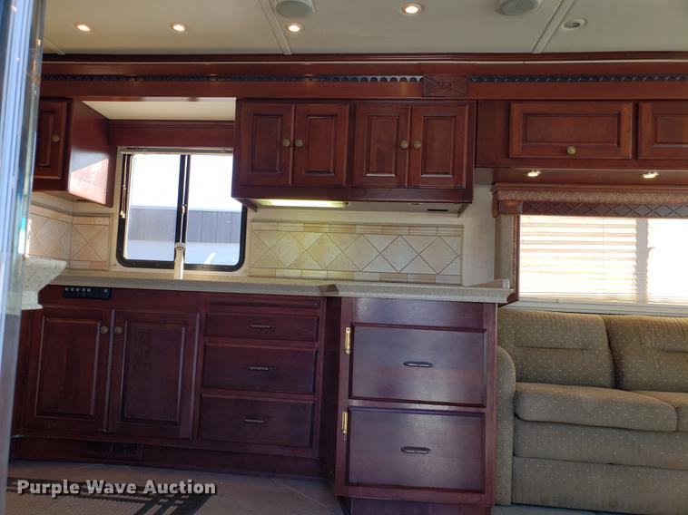 image for item AV9487 2005 Panther Roadmaster RV