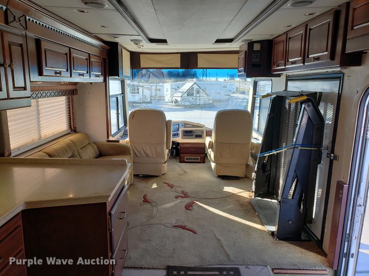 image for item AV9487 2005 Panther Roadmaster RV