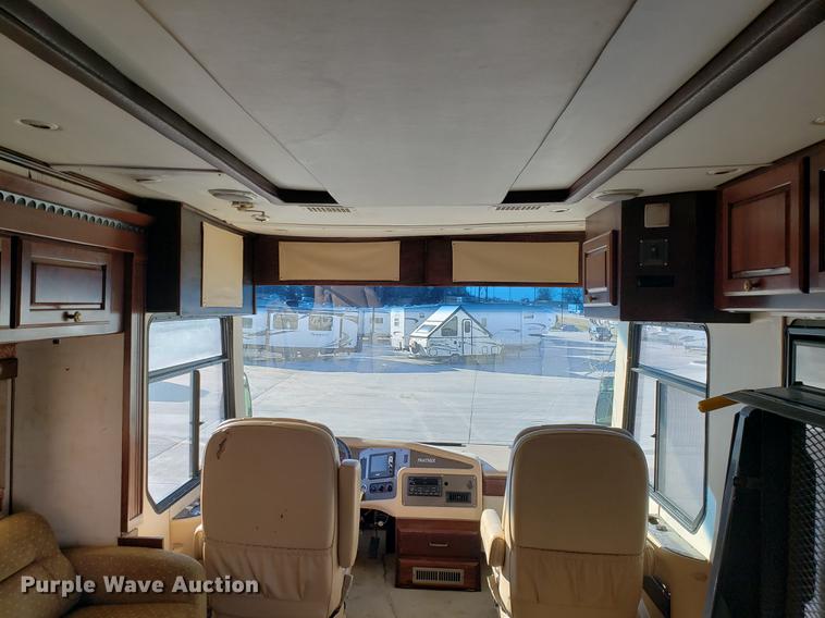 image for item AV9487 2005 Panther Roadmaster RV