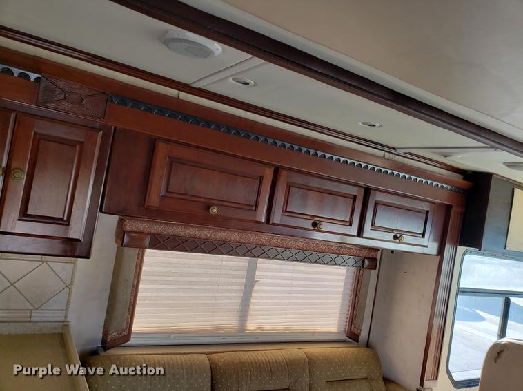 image for item AV9487 2005 Panther Roadmaster RV