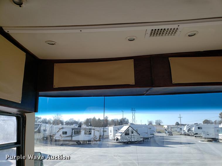 image for item AV9487 2005 Panther Roadmaster RV