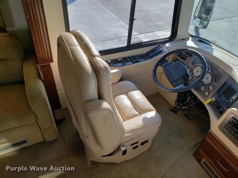 image for item AV9487 2005 Panther Roadmaster RV