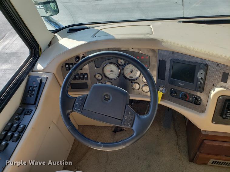 image for item AV9487 2005 Panther Roadmaster RV