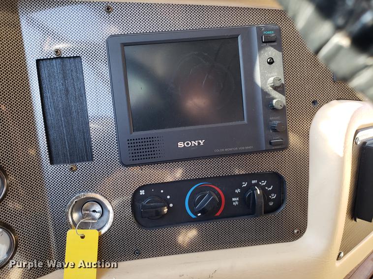 image for item AV9487 2005 Panther Roadmaster RV