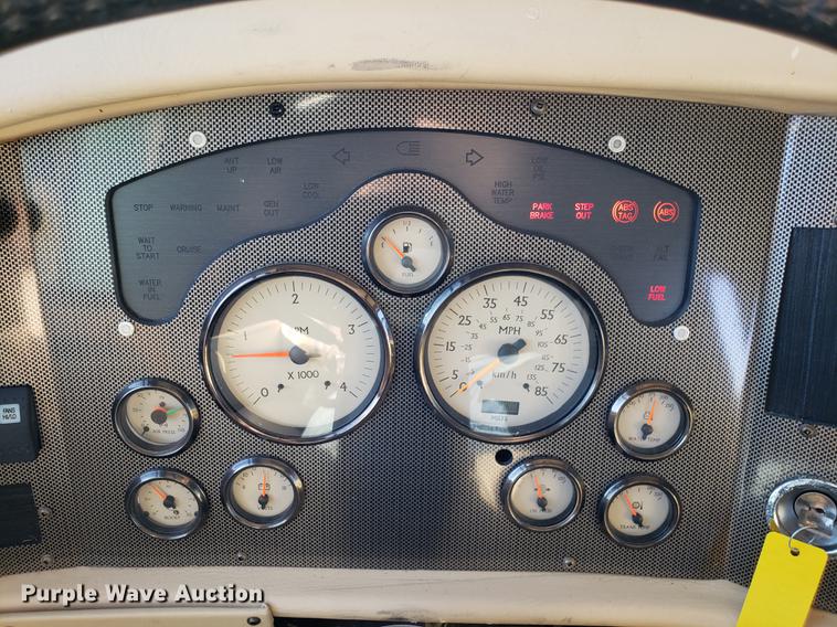 image for item AV9487 2005 Panther Roadmaster RV