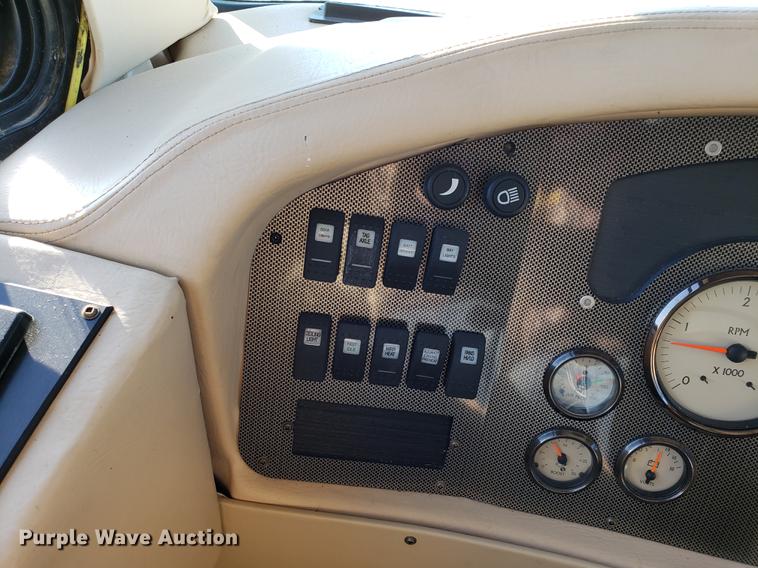 image for item AV9487 2005 Panther Roadmaster RV