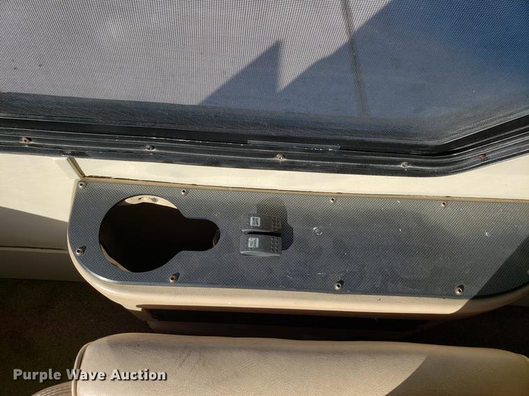 image for item AV9487 2005 Panther Roadmaster RV