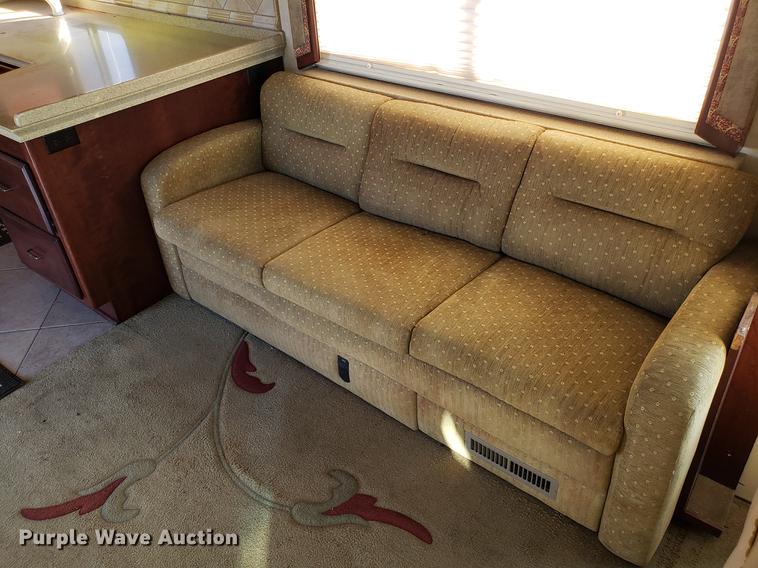 image for item AV9487 2005 Panther Roadmaster RV