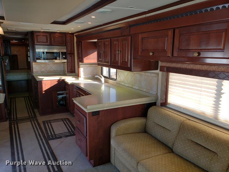 image for item AV9487 2005 Panther Roadmaster RV