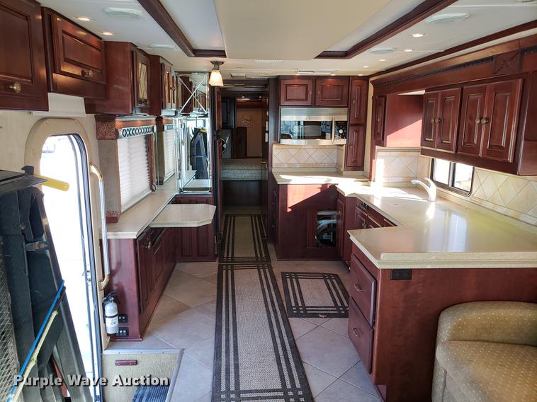 image for item AV9487 2005 Panther Roadmaster RV