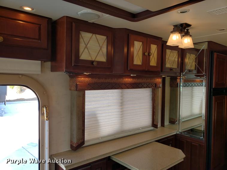 image for item AV9487 2005 Panther Roadmaster RV