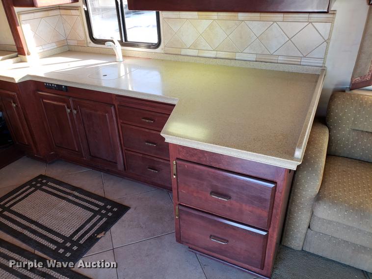 image for item AV9487 2005 Panther Roadmaster RV