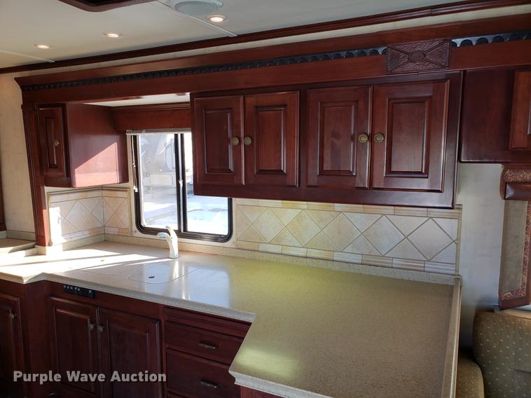 image for item AV9487 2005 Panther Roadmaster RV