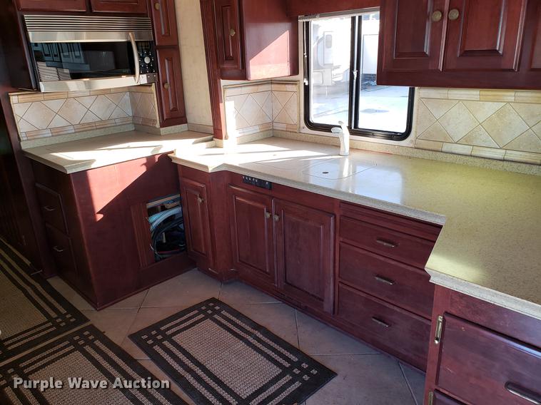 image for item AV9487 2005 Panther Roadmaster RV