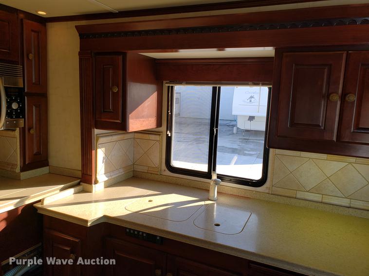 image for item AV9487 2005 Panther Roadmaster RV